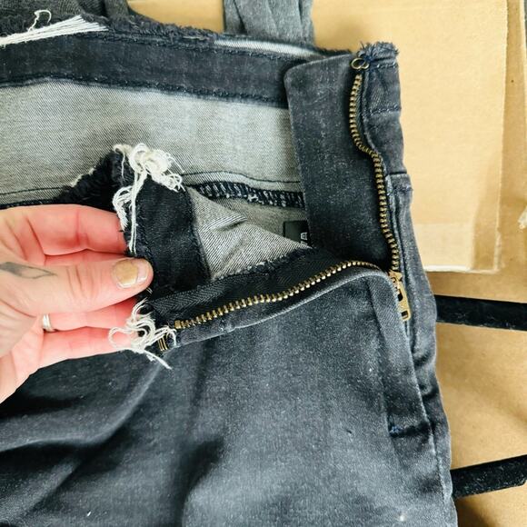 BDG Urban Outfitters Ruched Dipped Flare Jean
Women's 34 (18) - Picture 8 of 14